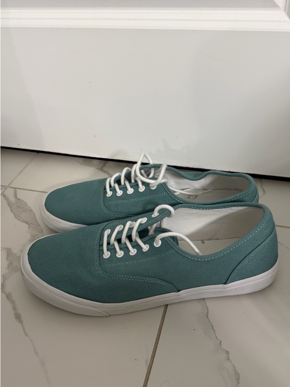 Old Navy Men's Low-Top Canvas Sneakers in Teal Green with White Sole